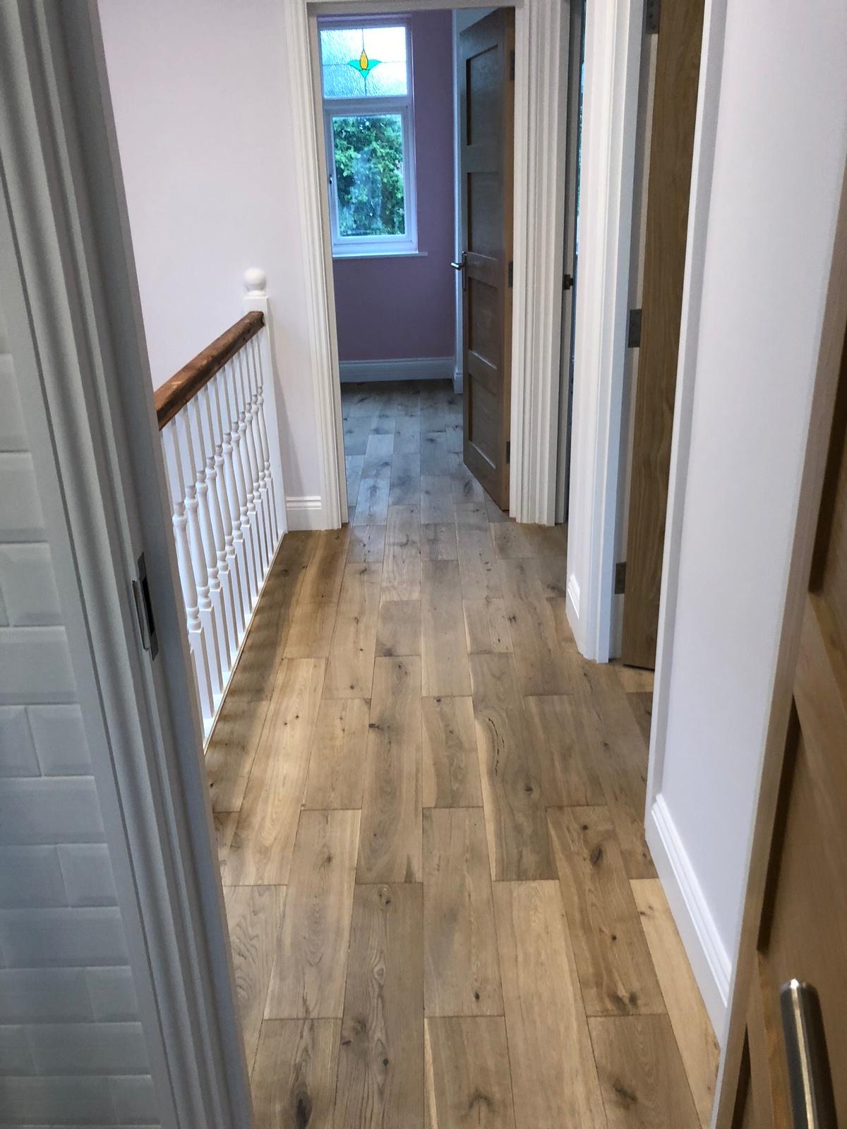 Oak hallway with spindle staircase