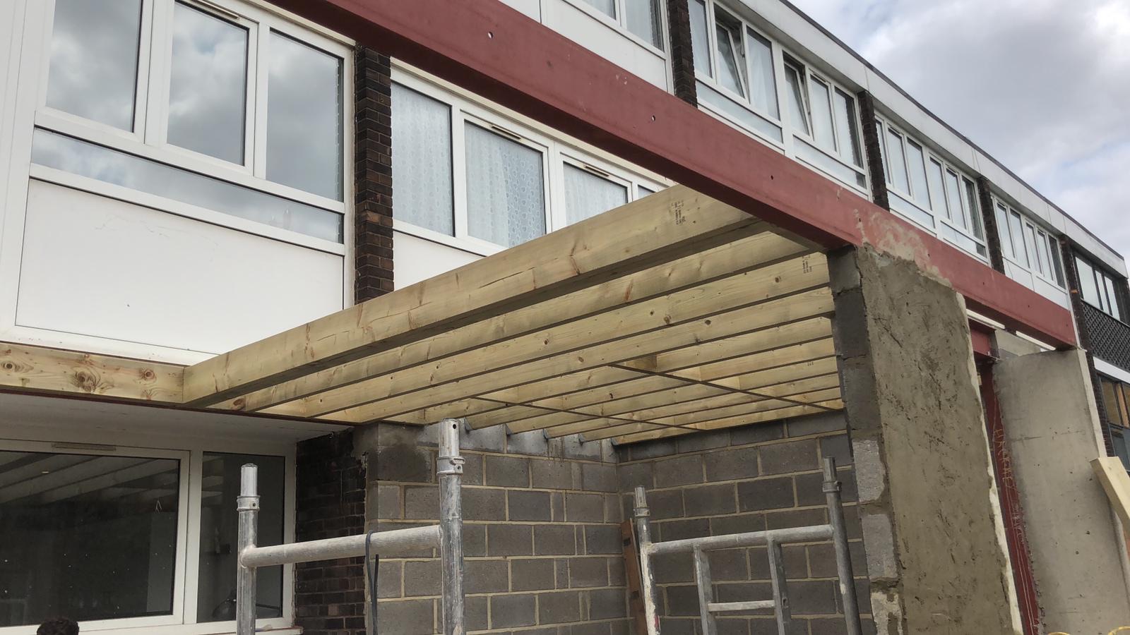 Flat roof side extension