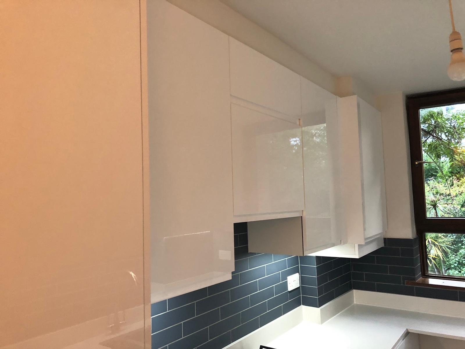 White quartz worktop with undermount sink